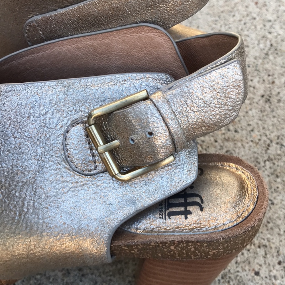 🌸Sofft Cambria Gold Metallic heels 🌸 - Picture 6 of 13
